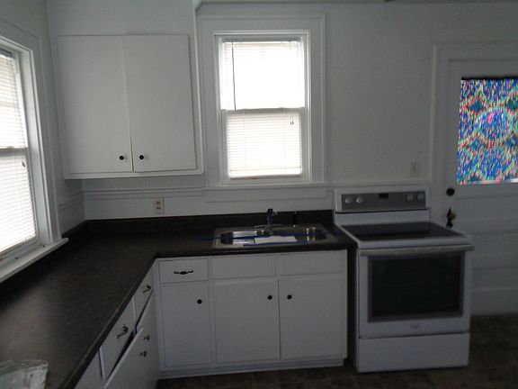 3rd image of 202 Crescent Ave