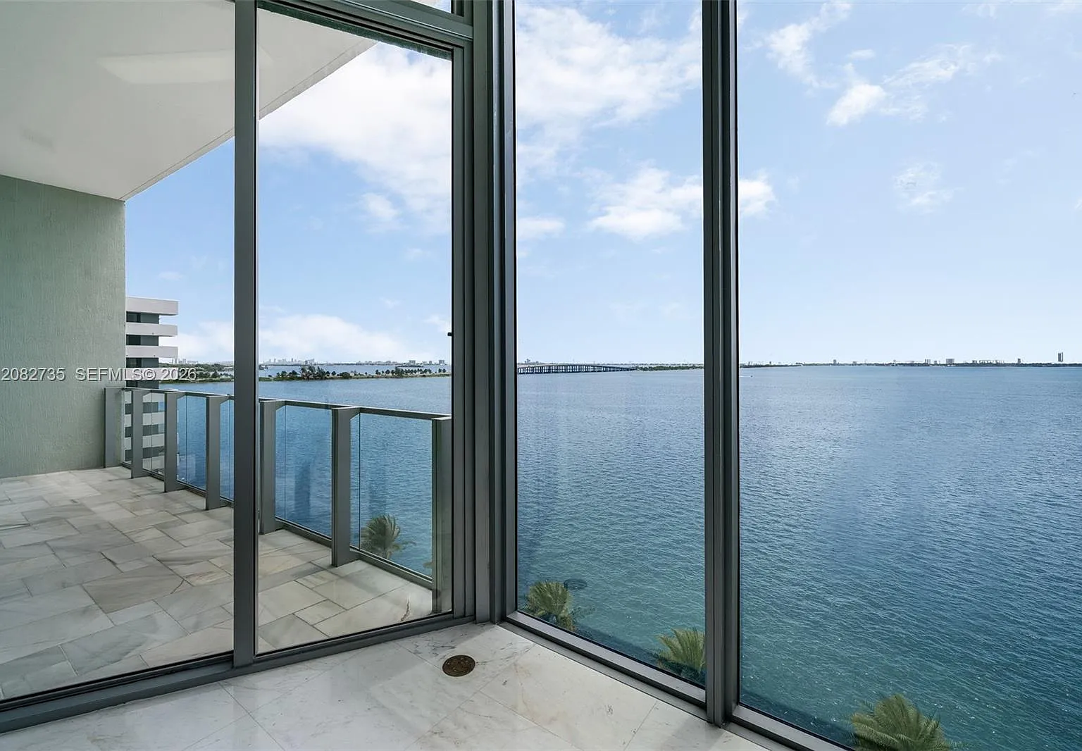 Biscayne Beach Condo Podiu — Photo 3