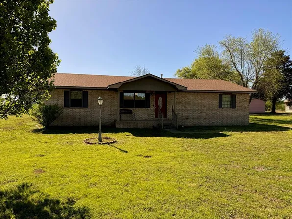 1105 Gleason Ave, Haileyville, OK 74546
