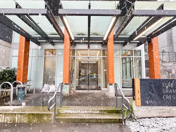 3588 Sawmill Cres #301, Vancouver, BC V5S 0E3