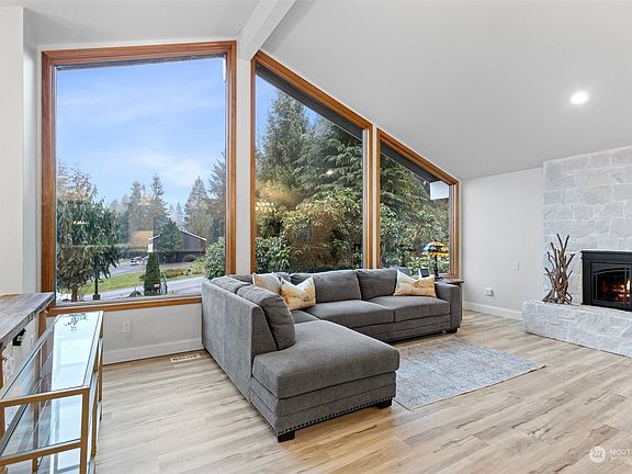 4th image of 16029 175th Avenue NE