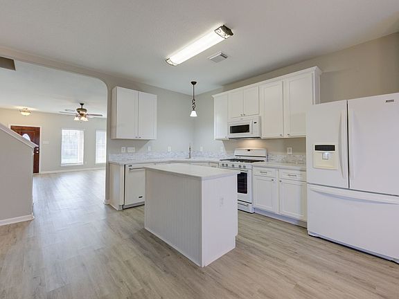 4th image of 2726 Empire Oaks Ln