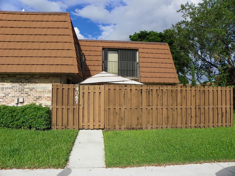 1st image of 4067 Wimbledon Dr