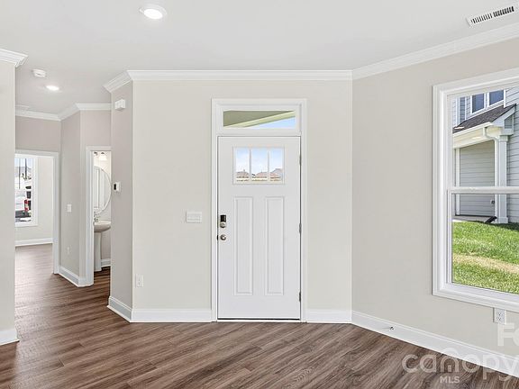 3rd image of 62 Creekview Rd