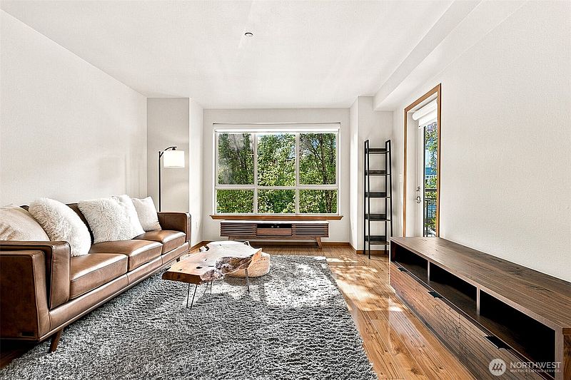 4th image of 412 11th Avenue #303