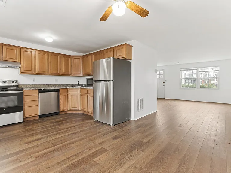 1615 Wycliffe Ave — Photo 3