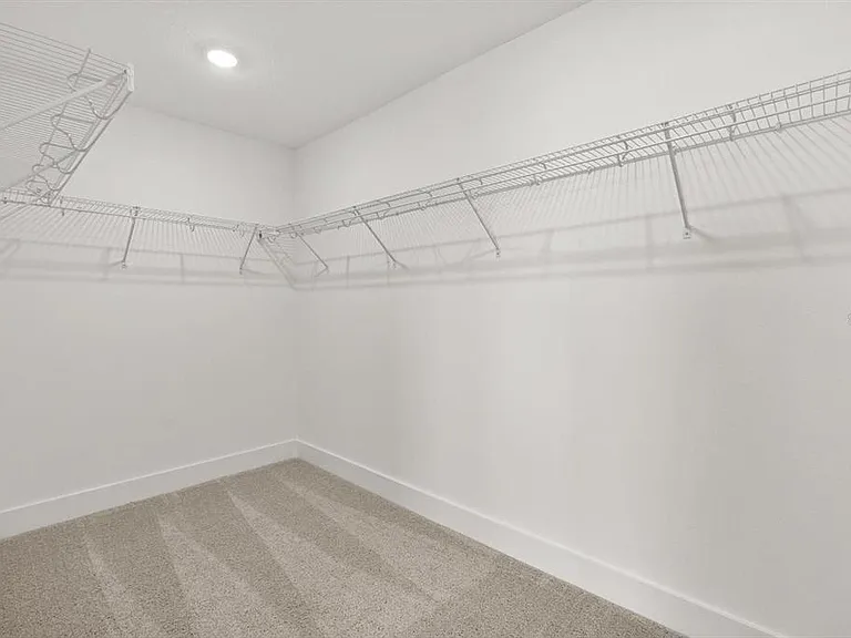 15489 Hamlin Park Dr — Photo 16