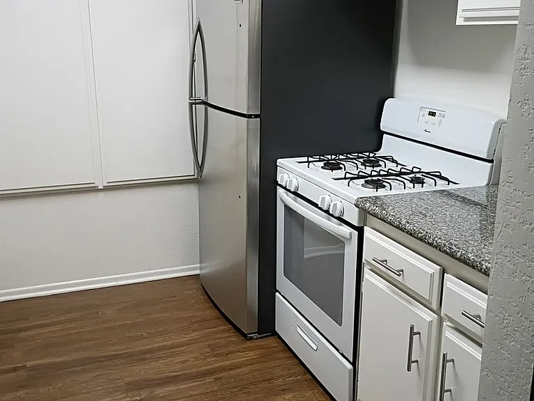 Foothill Blvd. Apartments — Photo 8