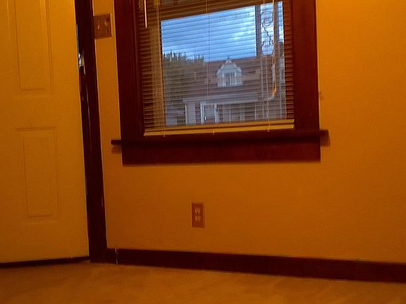 5th image of 2855 Revere Ave