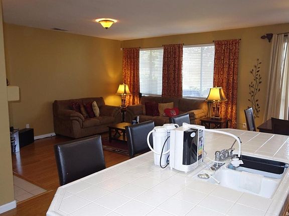 4th image of 310 Barnhart Cir