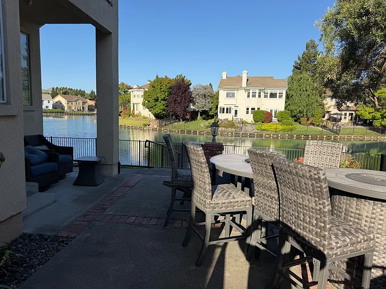 705 Mirror Ct — Photo 6