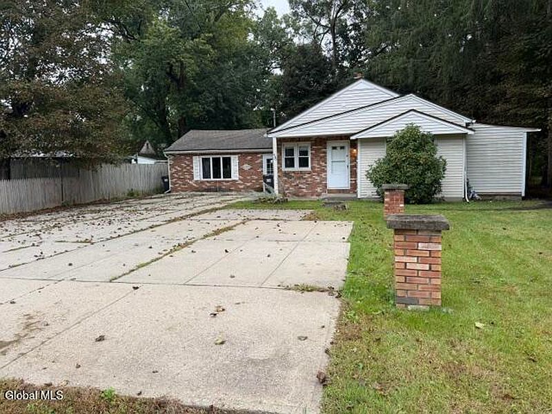 2nd image of 486 Saratoga Road