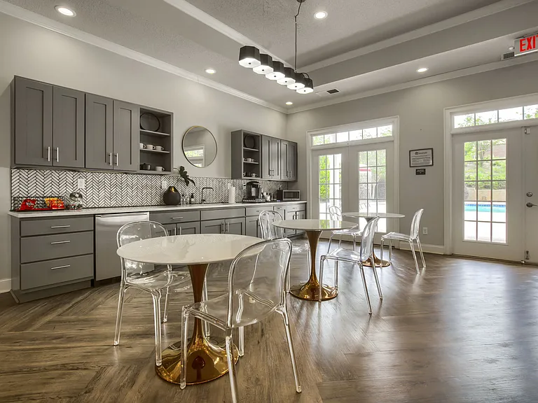 Azalea Ridge Apartments — Photo 34