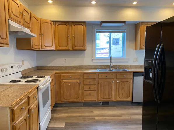 16 Halde St, Waterville, ME 04901