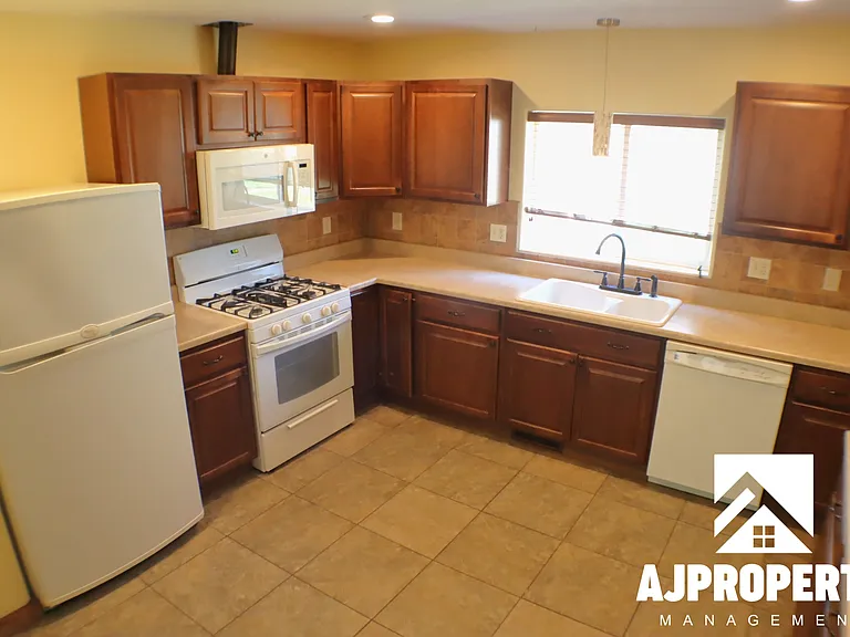 1305 S Norton Ave — Photo 3