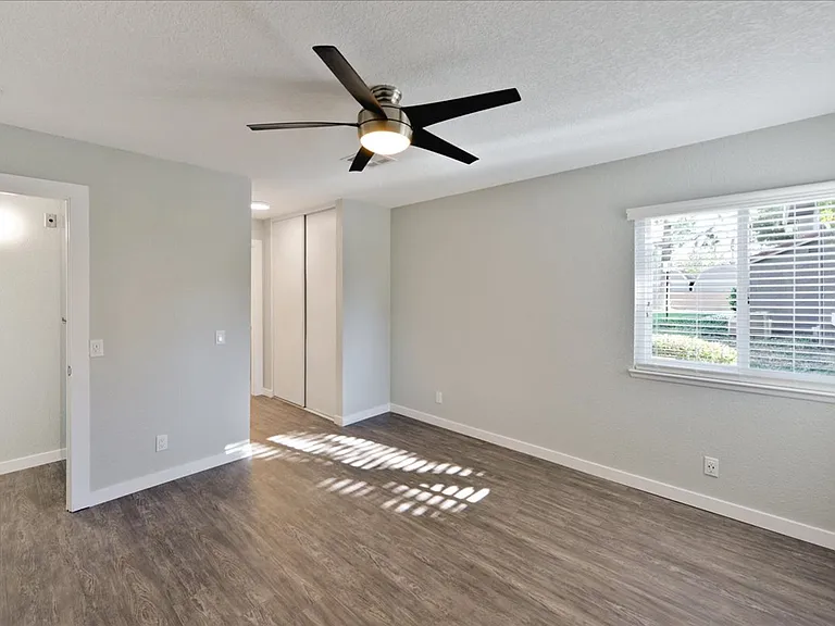 The 3900 Apartments — Photo 33