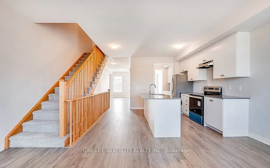 4 bed, $2,500 — Photo 2