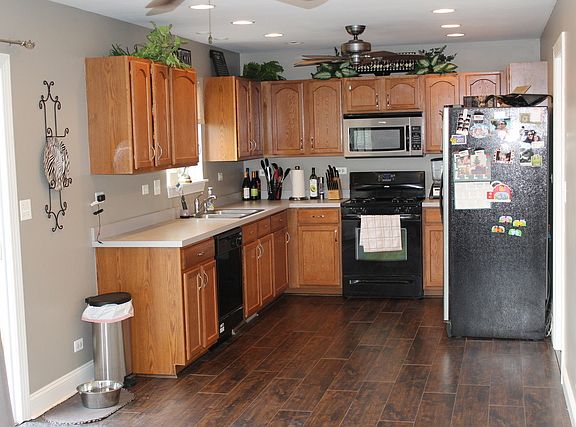 3rd image of 1354 Fieldstone Dr