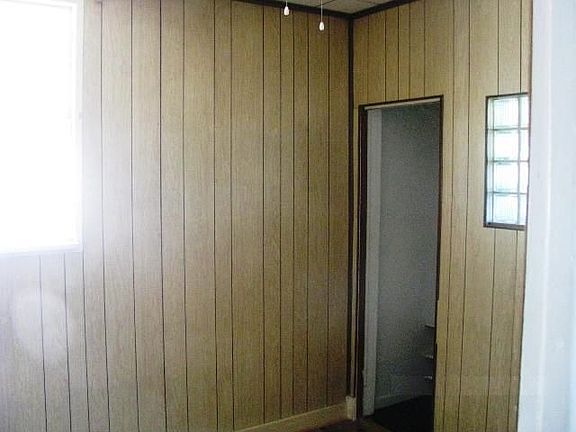 5th image of 2517 East Ave