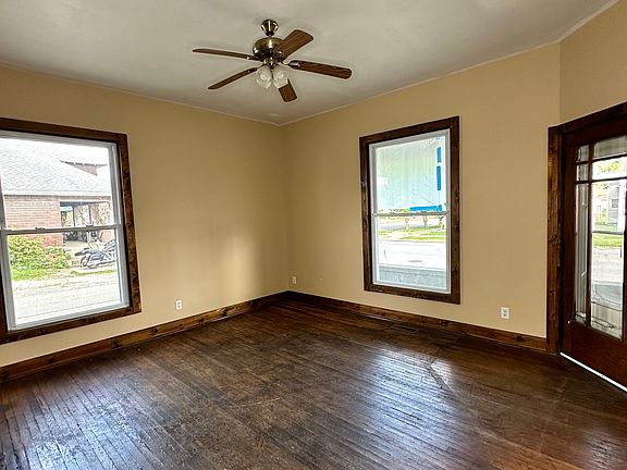 4th image of 431 W Main St