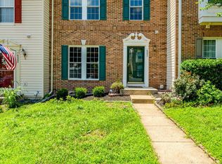 6882 Ridge Water Ct, Centreville, VA 20121