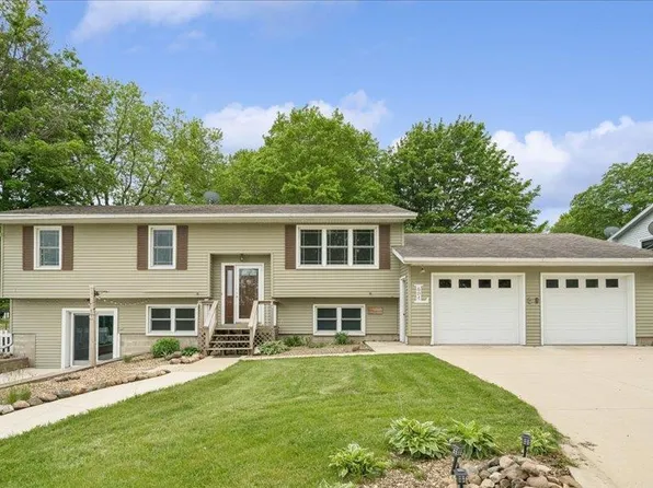 604 Colgrove Dr, Fayette, IA 52142