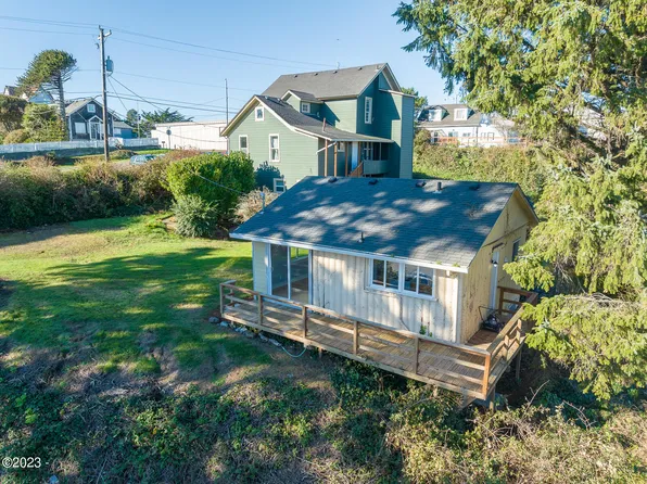 449 SW 10th St, Newport, OR 97365