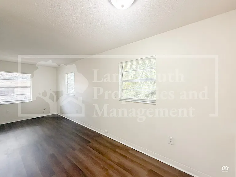 929 Lexington St — Photo 5