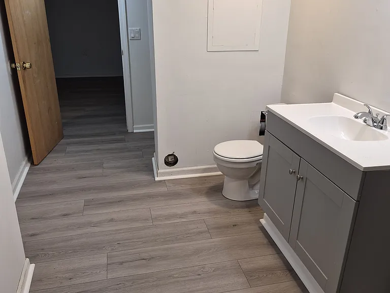 2155 W 21st St — Photo 38