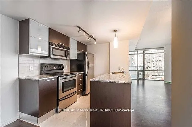 37 Grosvenor St #1007 — Photo 16