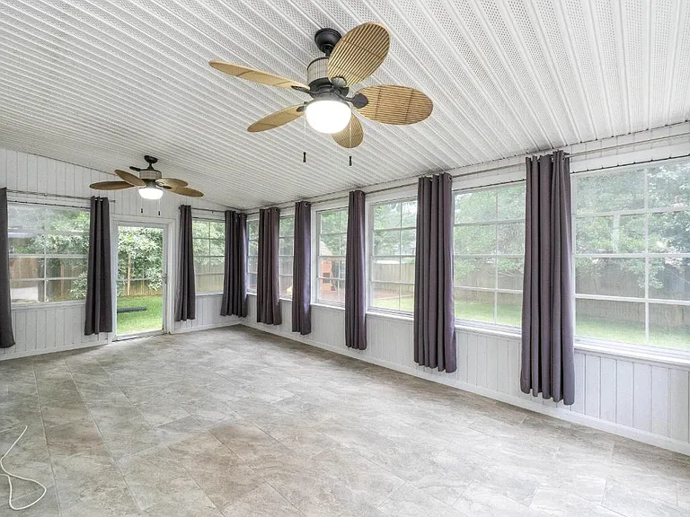 6814 Duke Dr — Photo 38