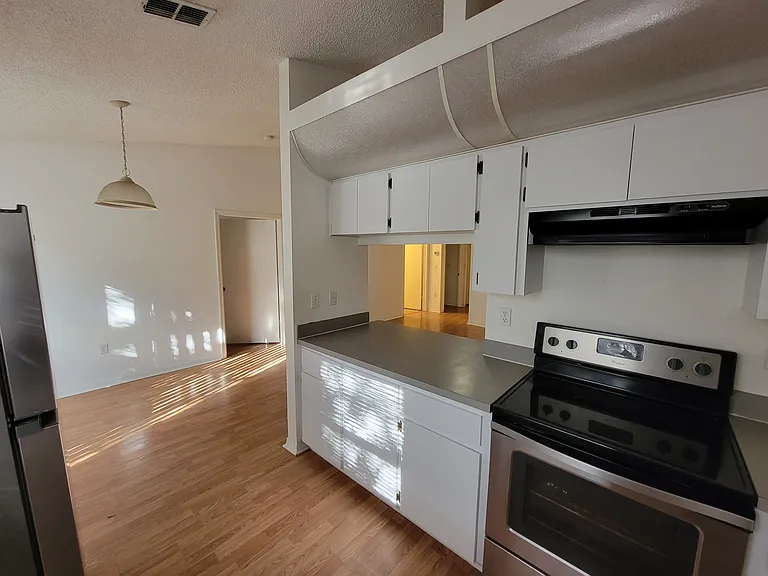 2736 Landover Blvd — Photo 6