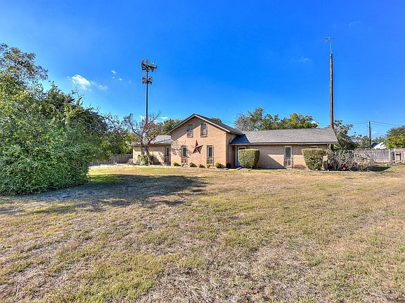2nd image of 118 Oak Ridge Cir