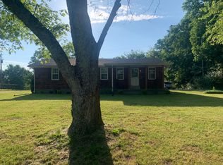 1863 Lake Rd, Greenbrier, TN 37073