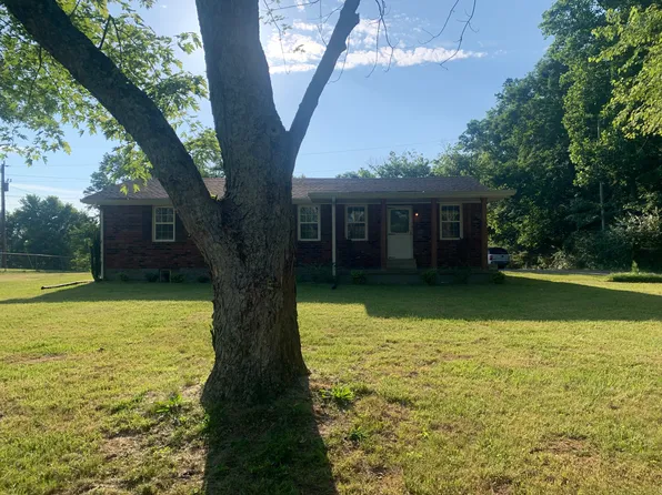1863 Lake Rd, Greenbrier, TN 37073