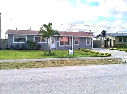 5240 SW 106th Ave — Photo 1