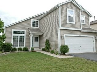 4801 Bordeaux Dr, Lake In The Hills, IL 60156