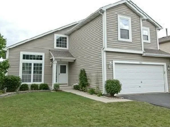 4801 Bordeaux Dr, Lake In The Hills, IL 60156