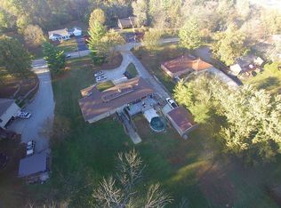 9911 Petersburg Rd, Evansville, IN 47725
