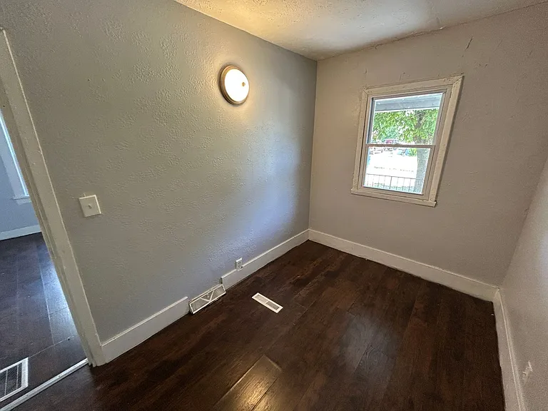 640 W 13th St — Photo 55