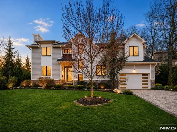 55 Cedar St, Cresskill, NJ 07626