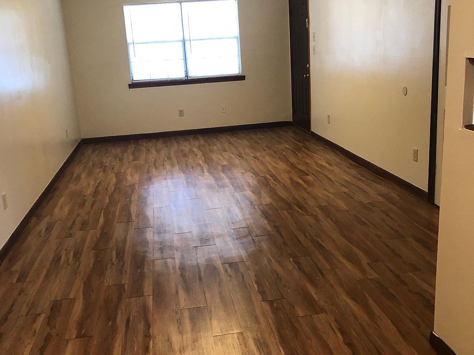 2nd image of 2719 Mission Rd #2719