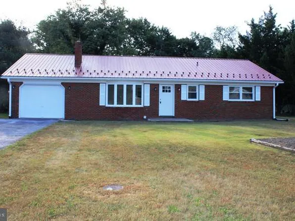 614 Center Dr, Chambersburg, PA 17202
