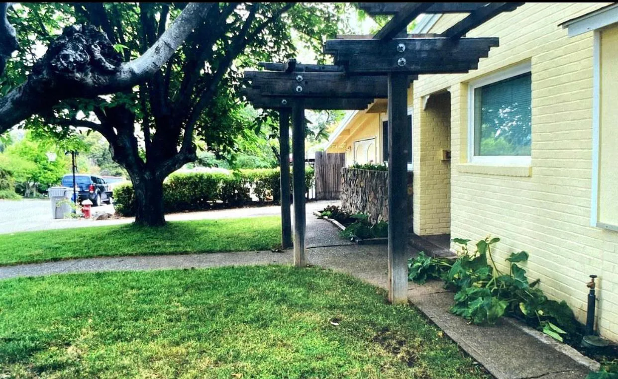 4 bed, 1956 sqft, $2,750 — Photo 4
