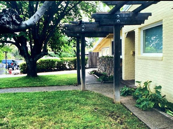 4th image of 3355 Sunset Dr