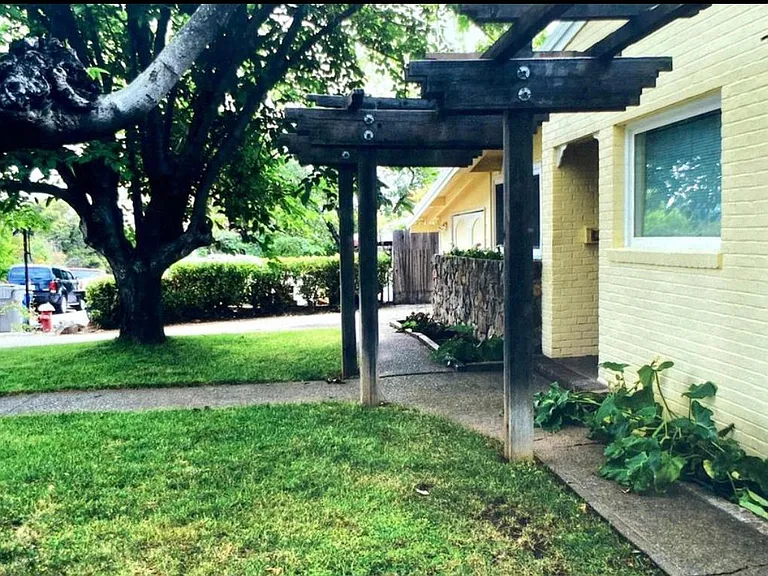 3355 Sunset Dr — Photo 4