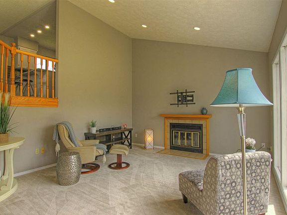 3rd image of 3627 E 33rd Ave