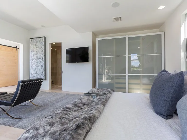 808 N La Jolla Ave — Photo 16