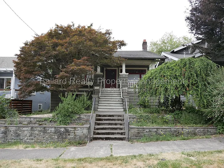 6235 22nd Ave NE — Photo 1
