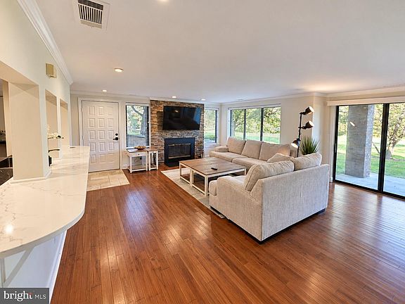 4th image of 707 Augusta Cir